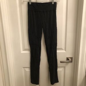 Super cute special black leggings